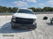 ✅ 2021 Chevrolet Silverado 1500 Custom Trail Boss • VIN: 1GCPYCEF5MZ360355 • Lot: 74922104. Wystawiony na Copart z przebiegiem 126 443 mil. Bezpłatny archiwum sprzedaży aukcyjnych z USA i szczegółowy raport historii pojazdu na DreamBid. Zdjęcie 5.