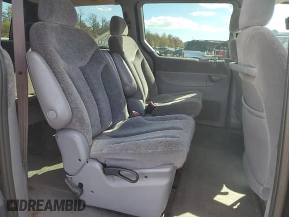 ✅ 2000 Dodge Caravan SE • VIN: 1B4GP44R3YB761354 • Lot: 89550805. Listed on Copart with 89,858 mi. Free auction sales archive from the USA and detailed vehicle history report at DreamBid. Image 11.