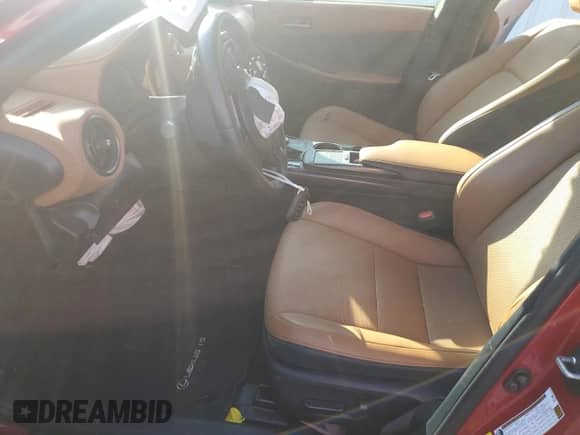 2024 Lexus IS 300 z VIN JTHCA1D2XR5131656, wystawiony jako Copart lot #65702905 z przebiegiem 2 298 mil mil oraz Szkoda całkowita • Salvage title. Historia ofert i sprzedaży dostępna na DreamBid. Obrazek 7.