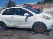 ✅ 2009 Toyota Yaris • VIN: JTDJT903795266786 • Лот: 42889108. Опубликован ранее на IAAI с пробегом 236 673 миль. Бесплатный доступ к архиву аукционных продаж из США и подробный отчёт об истории автомобиля на DreamBid. Изображение 6.