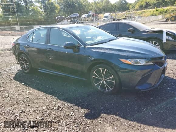 2020 Toyota Camry SE with VIN 4T1G11BK4LU013780, listed as a Copart auction lot 70842325 with 59,635 mi miles and Salvage title. Bid and sale history available at DreamBid. Image 4.