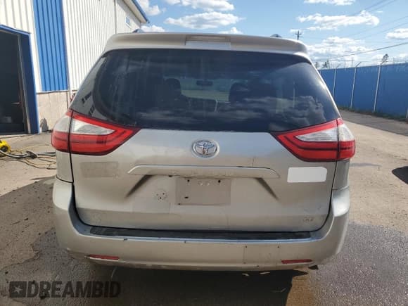 ✅ 2015 Toyota Sienna LE AAS • VIN: 5TDKK3DC2FS575053 • Lot: 71449105. Listed on Copart with 667,376 mi. Free auction sales archive from the USA and detailed vehicle history report at DreamBid. Image 6.