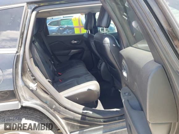 ✅ 2019 Jeep Cherokee Limited • VIN: 1C4PJLDB6KD443774 • Лот: 42721286. Опубликован ранее на IAAI с пробегом 124 105 миль. Бесплатный доступ к архиву аукционных продаж из США и подробный отчёт об истории автомобиля на DreamBid. Изображение 8.