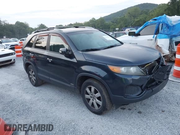 ✅ 2013 Kia Sorento LX • VIN: 5XYKTDA28DG323347 • Лот: 42616841. Опубликован ранее на IAAI с пробегом 283 443 миль. Бесплатный доступ к архиву аукционных продаж из США и подробный отчёт об истории автомобиля на DreamBid. Изображение 1.