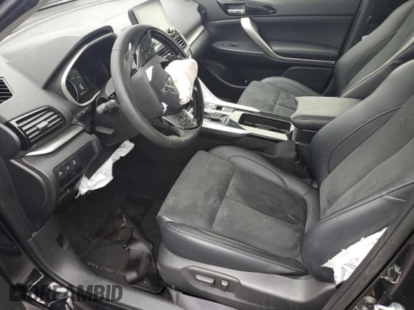 ✅ 2024 Mitsubishi Eclipse Cross SE • VIN: JA4ATWAAXRZ060635 • Lot: 61436795. Wystawiony na Copart z przebiegiem 20 597 mil. Bezpłatny archiwum sprzedaży aukcyjnych z USA i szczegółowy raport historii pojazdu na DreamBid. Zdjęcie 7.