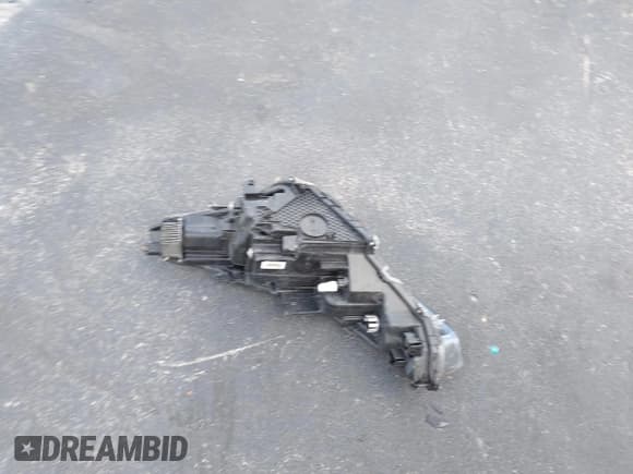 ✅ 2024 Toyota Corolla Cross Hybrid S • VIN: 7MUFBABG6RV021486 • Lot: 43543897. Wystawiony na IAAI z przebiegiem 31 093 mil. Bezpłatny archiwum sprzedaży aukcyjnych z USA i szczegółowy raport historii pojazdu na DreamBid. Zdjęcie 11.