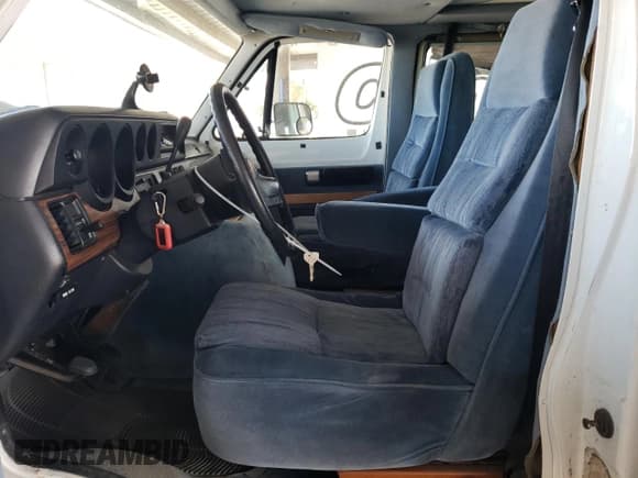 ✅ 1992 Dodge Cargo • VIN: 2B6HB21X8NK122023 • Lot: 55912575. Listed on Copart with 131,470 mi. Free auction sales archive from the USA and detailed vehicle history report at DreamBid. Image 7.