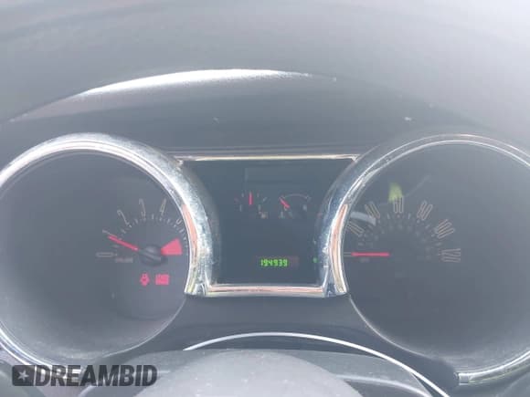 ✅ 2005 Ford Mustang Deluxe • VIN: 1ZVFT80N155168894 • Lot: 42331054. Listed on IAAI with 194,939 mi. Free auction sales archive from the USA and detailed vehicle history report at DreamBid. Image 7.