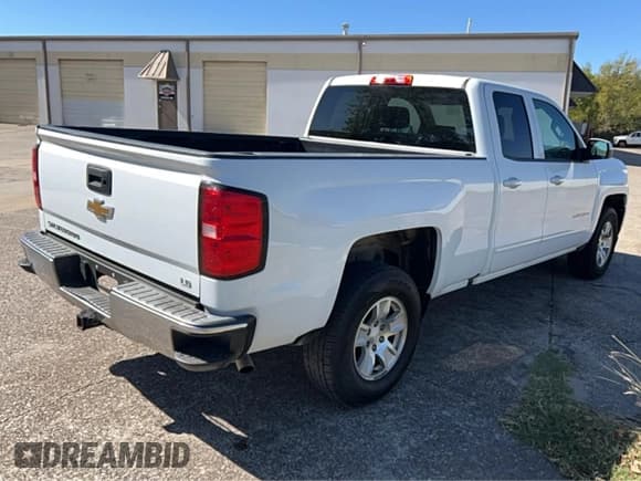 ✅ 2019 Chevrolet Silverado 1500 LT • VIN: 2GCRCPEC3K1163680 • Lot: 89691865. Wystawiony na Copart z przebiegiem 139 881 mil. Bezpłatny archiwum sprzedaży aukcyjnych z USA i szczegółowy raport historii pojazdu na DreamBid. Zdjęcie 4.
