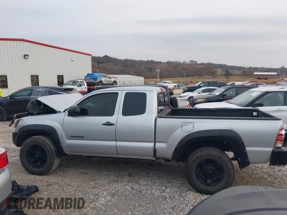 ✅ 2013 Toyota Tacoma • VIN: 5TFUU4EN3DX056559 • Lot: 43723808. Listed on IAAI with 187,593 mi. Free auction sales archive from the USA and detailed vehicle history report at DreamBid. Image 14.