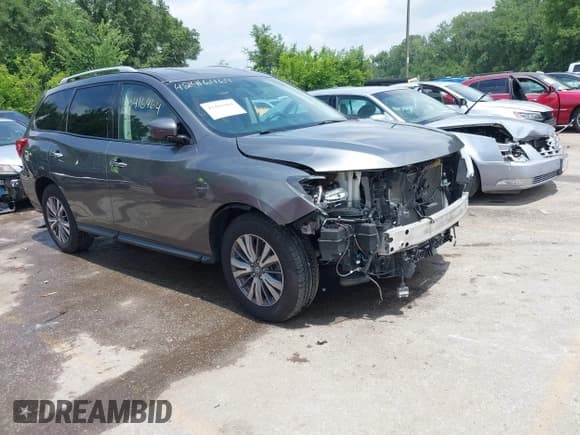 ✅ 2018 Nissan Pathfinder SL • VIN: 5N1DR2MM3JC624709 • Лот: 42416464. Опубликован ранее на IAAI с пробегом 97 680 миль. Бесплатный доступ к архиву аукционных продаж из США и подробный отчёт об истории автомобиля на DreamBid. Изображение 1.