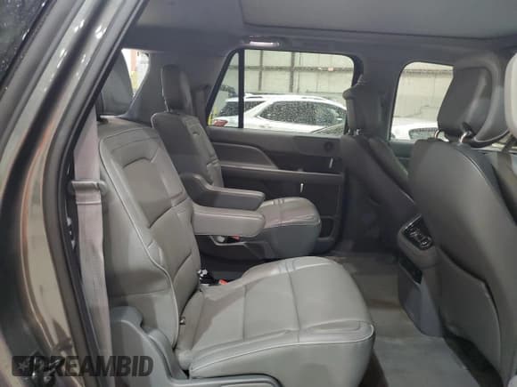 ✅ 2018 Lincoln Navigator Select • VIN: 5LMJJ3JTXJEL08107 • Lot: 57794975. Wystawiony na Copart z przebiegiem 97 905 mil. Bezpłatny archiwum sprzedaży aukcyjnych z USA i szczegółowy raport historii pojazdu na DreamBid. Zdjęcie 11.