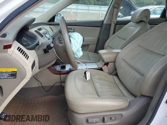 2008 Hyundai Azera Limited с VIN KMHFC46F78A333821, выставлен на аукционе Copart как лот 61246295 с пробегом 129 859 миль миль и Списание • Salvage title. История ставок и продаж доступна на DreamBid. Изображение 7.