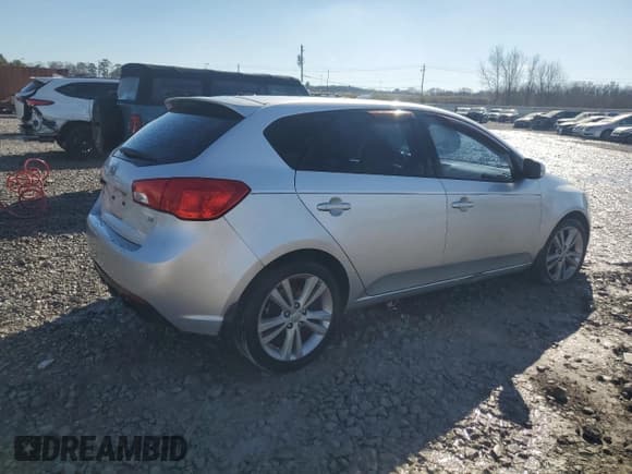 ✅ 2013 Kia Forte SX • VIN: KNAFW5A39D5669484 • Lot: 42128605. Wystawiony na Copart z przebiegiem 132 556 mil. Bezpłatny archiwum sprzedaży aukcyjnych z USA i szczegółowy raport historii pojazdu na DreamBid. Zdjęcie 3.