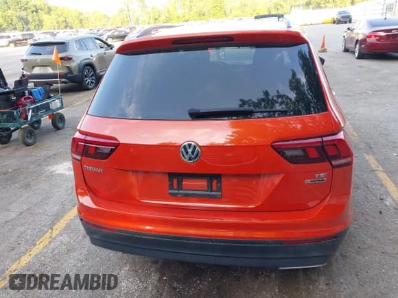 ✅ 2018 Volkswagen Tiguan S • VIN: 3VV0B7AX8JM074622 • Lot: 42929388. Listed on IAAI with 157,251 mi. Free auction sales archive from the USA and detailed vehicle history report at DreamBid. Image 16.