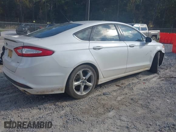 ✅ 2015 Ford Fusion SE • VIN: 3FA6P0H71FR301379 • Lot: 43730086. Wystawiony na IAAI z przebiegiem 240 367 mil. Bezpłatny archiwum sprzedaży aukcyjnych z USA i szczegółowy raport historii pojazdu na DreamBid. Zdjęcie 4.