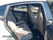 ✅ 2022 Porsche Taycan • VIN: WP0AA2Y11NSA15664 • Lot: 43020430. Wystawiony na IAAI z przebiegiem 69 197 mil. Bezpłatny archiwum sprzedaży aukcyjnych z USA i szczegółowy raport historii pojazdu na DreamBid. Zdjęcie 8.