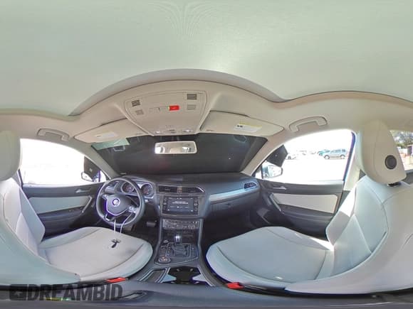 ✅ 2020 Volkswagen Tiguan SE • VIN: 3VV2B7AX3LM134656 • Lot: 82420905. Wystawiony na Copart z przebiegiem 81 561 mil. Bezpłatny archiwum sprzedaży aukcyjnych z USA i szczegółowy raport historii pojazdu na DreamBid. Zdjęcie 15.