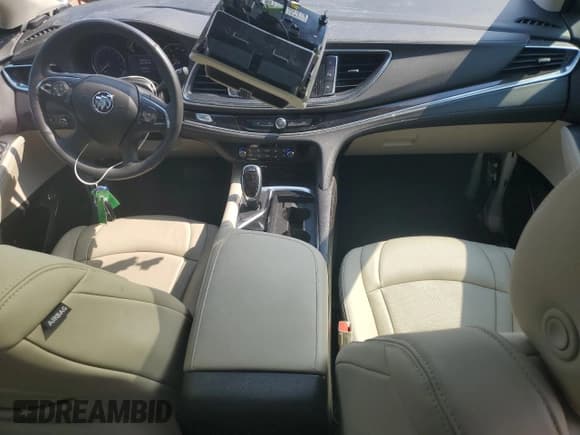 ✅ 2021 Buick Enclave Premium • VIN: 5GAERCKW7MJ254823 • Lot: 65773395. Wystawiony na Copart z przebiegiem 43 118 mil. Bezpłatny archiwum sprzedaży aukcyjnych z USA i szczegółowy raport historii pojazdu na DreamBid. Zdjęcie 8.