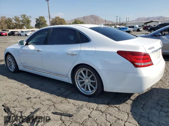 ✅ 2015 Hyundai Equus Signature • VIN: KMHGH4JHXFU094453 • Lot: 84204765. Listed on Copart with 133,372 mi. Free auction sales archive from the USA and detailed vehicle history report at DreamBid. Image 2.