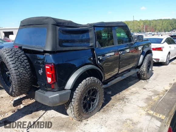 ✅ 2022 Ford Bronco • VIN: 1FMDE5BH7NLA85634 • Lot: 42154948. Wystawiony na IAAI z przebiegiem 9 973 mil. Bezpłatny archiwum sprzedaży aukcyjnych z USA i szczegółowy raport historii pojazdu na DreamBid. Zdjęcie 4.