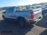 ✅ 2024 Chevrolet Silverado 1500 RST • VIN: 1GCUDEEDXRZ249610 • Lot: 43222359. Wystawiony na IAAI z przebiegiem 40 574 mil. Bezpłatny archiwum sprzedaży aukcyjnych z USA i szczegółowy raport historii pojazdu na DreamBid. Zdjęcie 14.