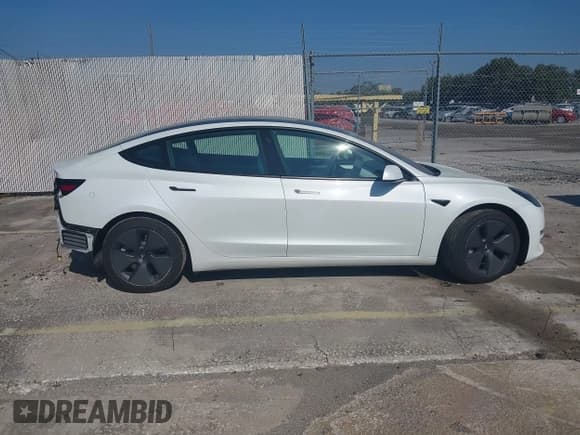 ✅ 2021 Tesla Model 3 Long Range • VIN: 5YJ3E1EB9MF048490 • Lot: 43697250. Wystawiony na IAAI z przebiegiem 58 078 mil. Bezpłatny archiwum sprzedaży aukcyjnych z USA i szczegółowy raport historii pojazdu na DreamBid. Zdjęcie 13.