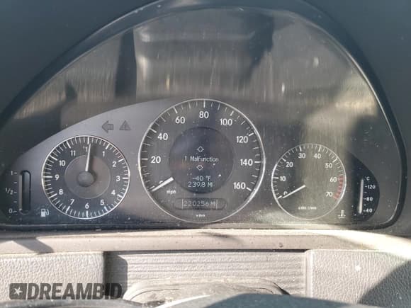 ✅ 2003 Mercedes-Benz CLK 320 • VIN: WDBTJ65J43F038135 • Лот: 71801574. Опубликован ранее на Copart с пробегом 220 256 миль. Бесплатный доступ к архиву аукционных продаж из США и подробный отчёт об истории автомобиля на DreamBid. Изображение 9.