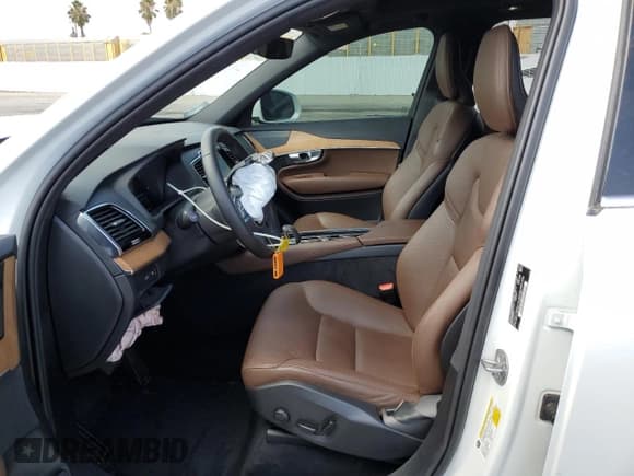 ✅ 2024 Volvo XC90 Plus Bright Theme • VIN: YV4H60CE9R1217656 • Lot: 80370035. Listed on Copart with 24,518 mi. Free auction sales archive from the USA and detailed vehicle history report at DreamBid. Image 7.