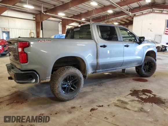 ✅ 2021 Chevrolet Silverado 1500 LT Trail Boss • VIN: 1GCPYFED9MZ120595 • Lot: 60893874. Wystawiony na Copart z przebiegiem 68 092 mil. Bezpłatny archiwum sprzedaży aukcyjnych z USA i szczegółowy raport historii pojazdu na DreamBid. Zdjęcie 3.