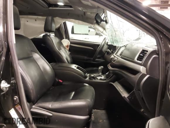 ✅ 2014 Toyota Highlander XLE • VIN: 5TDJKRFH8ES006049 • Lot: 42516275. Listed on IAAI with 230,016 mi. Free auction sales archive from the USA and detailed vehicle history report at DreamBid. Image 5.