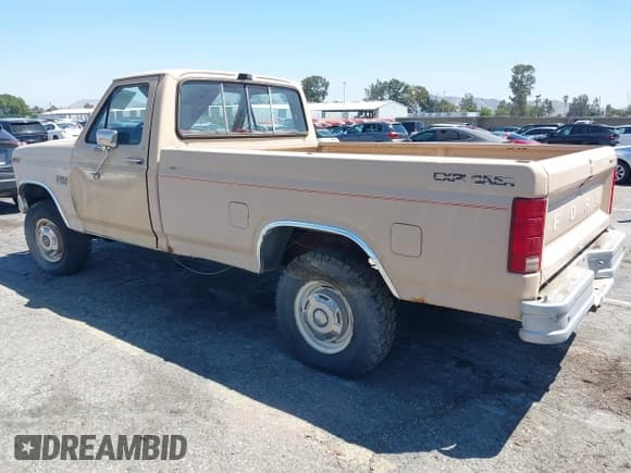 ✅ 1985 Ford F-250 • VIN: 1FTEF26N6FPB44400 • Lot: 42939796. Listed on IAAI with 951,760 mi. Free auction sales archive from the USA and detailed vehicle history report at DreamBid. Image 3.