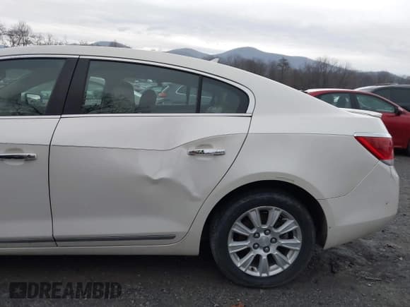 ✅ 2013 Buick LaCrosse Leather • VIN: 1G4GC5GR5DF205559 • Lot: 41439362. Wystawiony na IAAI z przebiegiem 114 953 mil. Bezpłatny archiwum sprzedaży aukcyjnych z USA i szczegółowy raport historii pojazdu na DreamBid. Zdjęcie 17.