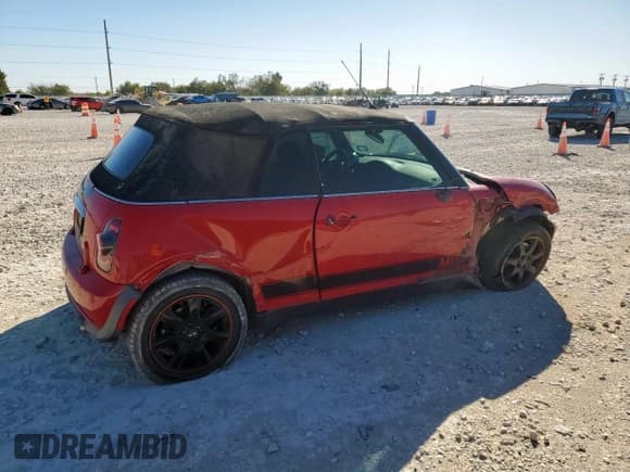 ✅ 2008 MINI Convertible • VIN: WMWRF33548TF67983 • Lot: 90277935. Wystawiony na Copart z przebiegiem 155 987 mil. Bezpłatny archiwum sprzedaży aukcyjnych z USA i szczegółowy raport historii pojazdu na DreamBid. Zdjęcie 3.