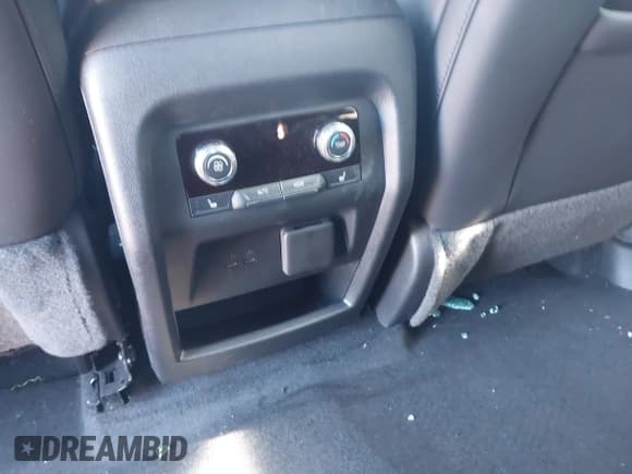 ✅ 2024 GMC Acadia AWD AT4 • VIN: 1GKENPKS7RJ162752 • Lot: 43396588. Wystawiony na IAAI z przebiegiem 4 983 mil. Bezpłatny archiwum sprzedaży aukcyjnych z USA i szczegółowy raport historii pojazdu na DreamBid. Zdjęcie 8.