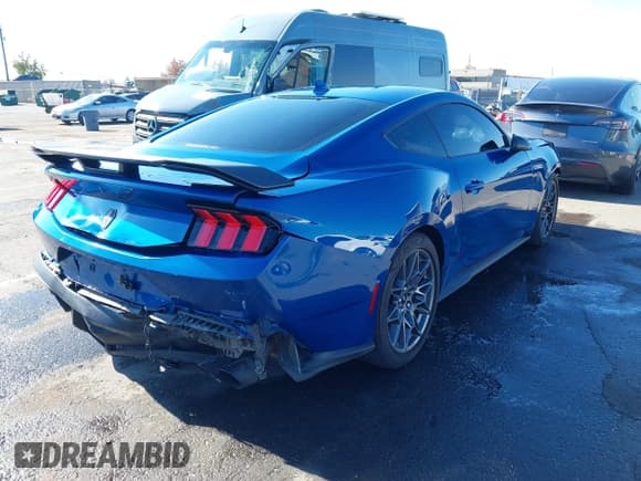 ✅ 2024 Ford Mustang Dark Horse • VIN: 1FA6P8R02R5500514 • Lot: 43599273. Listed on IAAI with 38,811 mi. Free auction sales archive from the USA and detailed vehicle history report at DreamBid. Image 4.