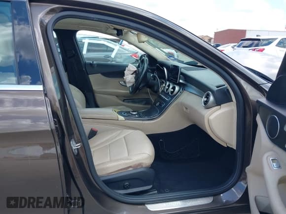 ✅ 2017 Mercedes-Benz C 300 • VIN: 55SWF4KB1HU186528 • Lot: 42585580. Listed on IAAI with 70,813 mi. Free auction sales archive from the USA and detailed vehicle history report at DreamBid. Image 5.