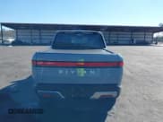 ✅ 2024 Rivian R1T Adventure • VIN: 7FCTGAAA5RN033799 • Лот: 41606562. Опубликован ранее на IAAI с пробегом 9 449 миль. Бесплатный доступ к архиву аукционных продаж из США и подробный отчёт об истории автомобиля на DreamBid. Изображение 16.