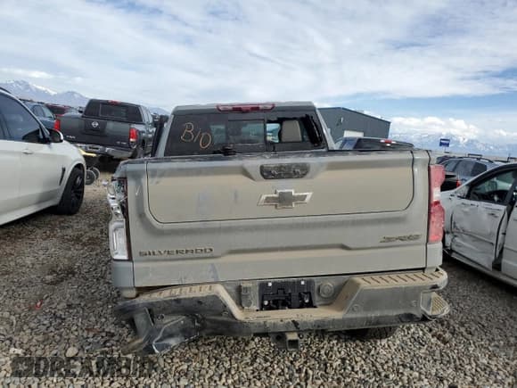 ✅ 2025 Chevrolet Silverado 1500 • VIN: 3GCUKHE86SG111563 • Лот: 42922455. Опубликован ранее на Copart с пробегом Не указан. Бесплатный доступ к архиву аукционных продаж из США и подробный отчёт об истории автомобиля на DreamBid. Изображение 6.