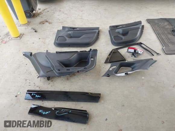 ✅ 2024 Honda Prologue Touring • VIN: 3GPKHXRJ2RS514037 • Lot: 43210540. Listed on IAAI with 14,356 mi. Free auction sales archive from the USA and detailed vehicle history report at DreamBid. Image 12.