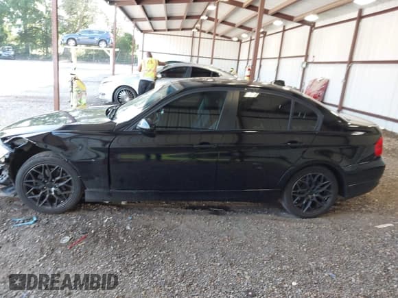 ✅ 2006 BMW 3 Series 325xi • VIN: WBAVD13596KV08615 • Lot: 42787778. Listed on IAAI with 153,928 mi. Free auction sales archive from the USA and detailed vehicle history report at DreamBid. Image 14.