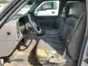 2000 Chevrolet Silverado 1500 LS z VIN 1GCEK19T6YZ359931, wystawiony jako Copart lot #70433884 z przebiegiem 458 301 mil mil oraz Czysty tytuł • Clean title. Historia ofert i sprzedaży dostępna na DreamBid. Obrazek 7.