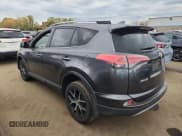 ✅ 2017 Toyota RAV4 SE • VIN: JTMJFREV2HJ156901 • Lot: 86880895. Wystawiony na Copart z przebiegiem 123 294 mil. Bezpłatny archiwum sprzedaży aukcyjnych z USA i szczegółowy raport historii pojazdu na DreamBid. Zdjęcie 2.