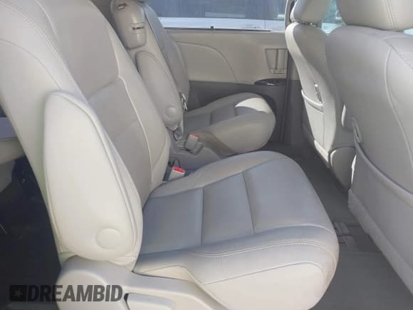 ✅ 2017 Toyota Sienna XLE Auto Access Seat • VIN: 5TDYZ3DC4HS781421 • Лот: 43154484. Опубликован ранее на IAAI с пробегом 153 222 миль. Бесплатный доступ к архиву аукционных продаж из США и подробный отчёт об истории автомобиля на DreamBid. Изображение 8.