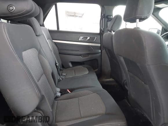 ✅ 2018 Ford Explorer XLT • VIN: 1FM5K7D80JGC81729 • Lot: 42372561. Wystawiony na IAAI z przebiegiem 68 348 mil. Bezpłatny archiwum sprzedaży aukcyjnych z USA i szczegółowy raport historii pojazdu na DreamBid. Zdjęcie 8.