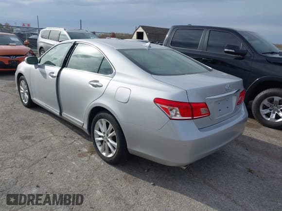 ✅ 2011 Lexus ES 330 • VIN: JTHBK1EG1B2455671 • Lot: 43471575. Wystawiony na IAAI z przebiegiem 192 144 mil. Bezpłatny archiwum sprzedaży aukcyjnych z USA i szczegółowy raport historii pojazdu na DreamBid. Zdjęcie 3.