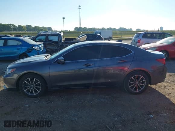 ✅ 2020 Acura TLX • VIN: 19UUB1F34LA015460 • Lot: 43251693. Listed on IAAI with 146,947 mi. Free auction sales archive from the USA and detailed vehicle history report at DreamBid. Image 14.