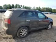 ✅ 2013 Kia Sorento EX • VIN: 5XYKUDA64DG401686 • Лот: 62184205. Опубликован ранее на Copart с пробегом Не указан. Бесплатный доступ к архиву аукционных продаж из США и подробный отчёт об истории автомобиля на DreamBid. Изображение 3.