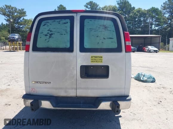 ✅ 2020 Chevrolet Express Cargo • VIN: 1GCWGAFG8L1213955 • Lot: 43087101. Wystawiony na IAAI z przebiegiem 161 890 mil. Bezpłatny archiwum sprzedaży aukcyjnych z USA i szczegółowy raport historii pojazdu na DreamBid. Zdjęcie 16.