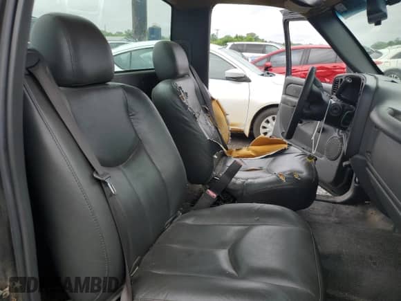 2004 Chevrolet Silverado 1500 LS z VIN 1GCEC14V84Z177549, wystawiony jako Copart lot #55821375 z przebiegiem Nie podano mil oraz Szkoda całkowita • Salvage title. Historia ofert i sprzedaży dostępna na DreamBid. Obrazek 10.